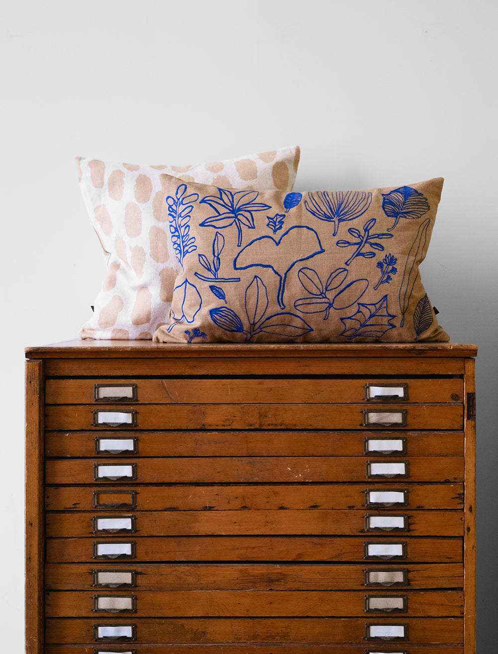 BOTANIC LEAVES EMBROIDERED CUSHION COVER, BROWN/BLUE