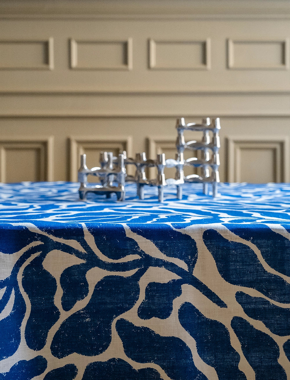 LEAVES LINEN TABLECLOTH, BLUE - 147x147 CM