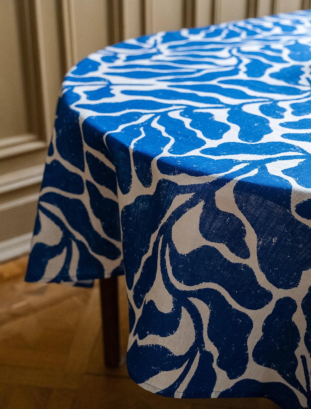 LEAVES LINEN TABLECLOTH, BLUE - 147x147 CM