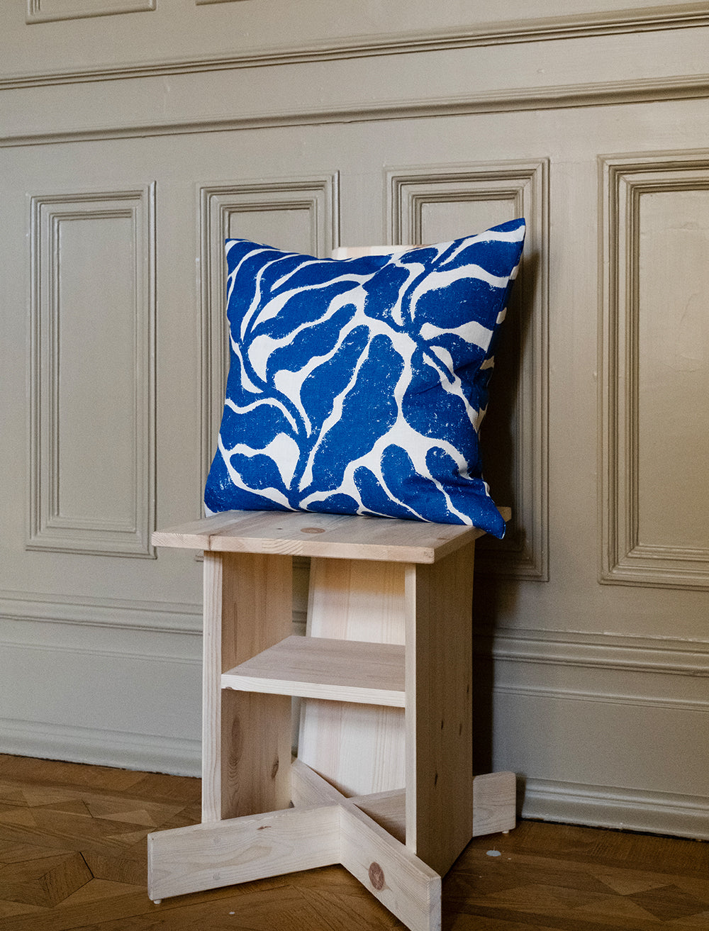 LEAVES CUSHION COVER, BLUE 48x48 CM