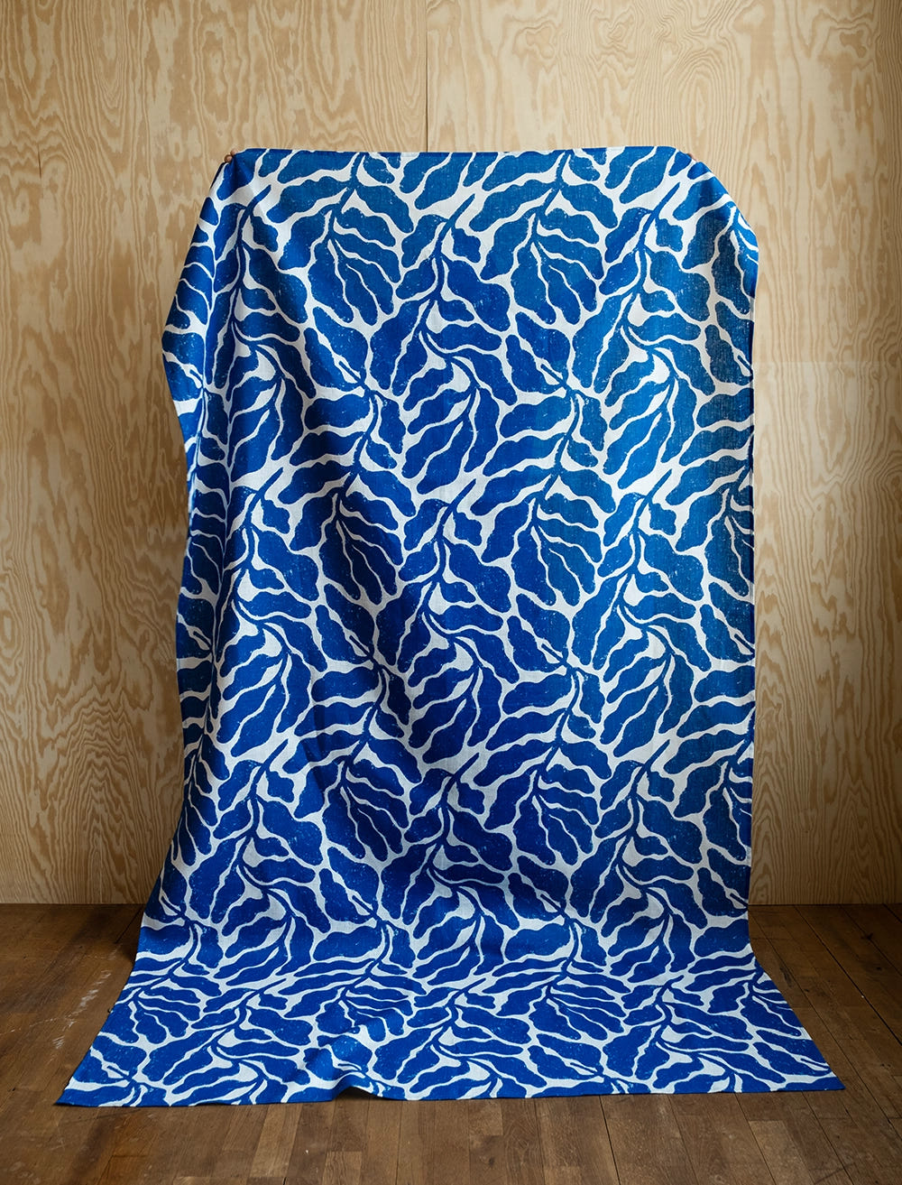 LEAVES LINEN FABRIC, BLUE