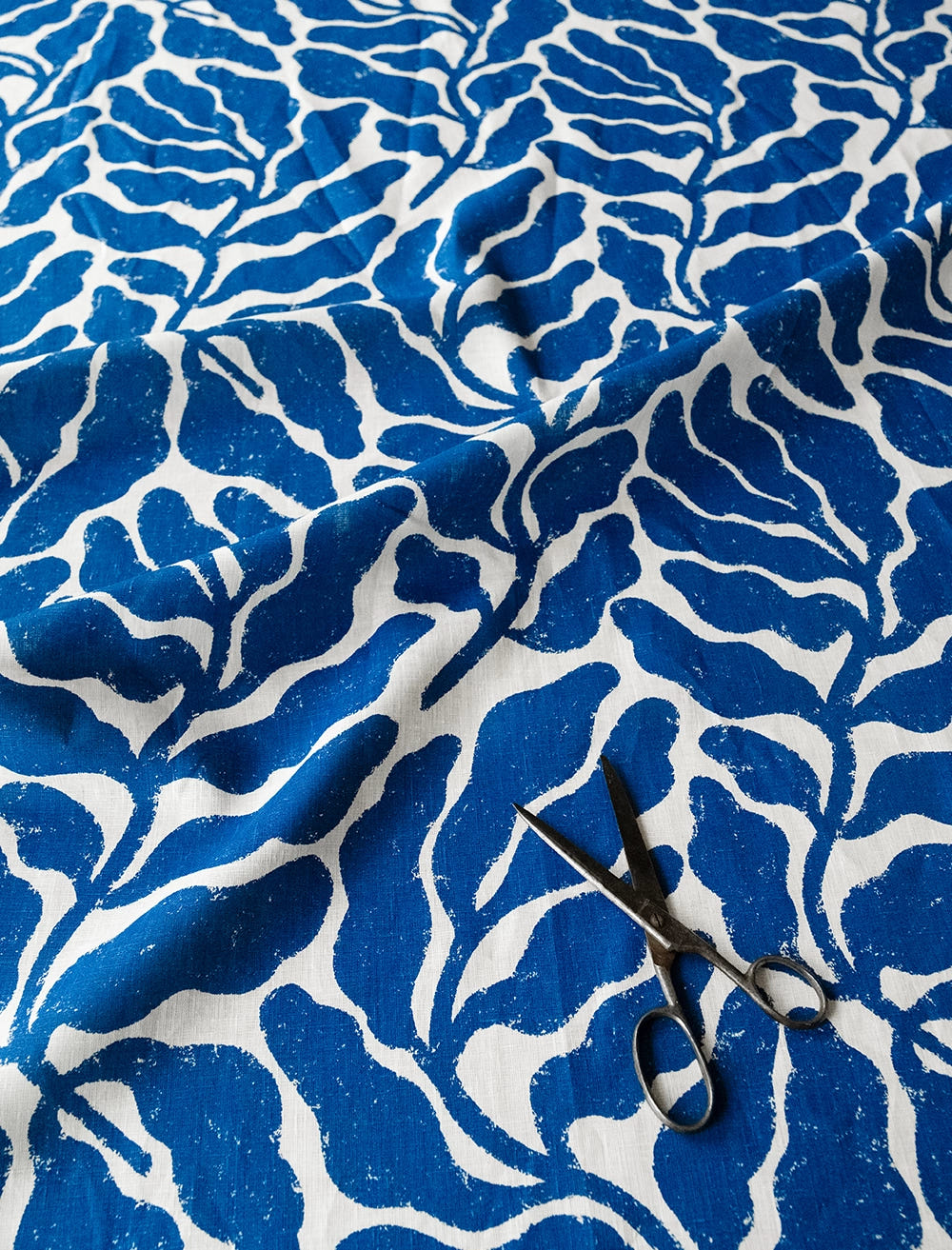 LEAVES LINEN FABRIC, BLUE
