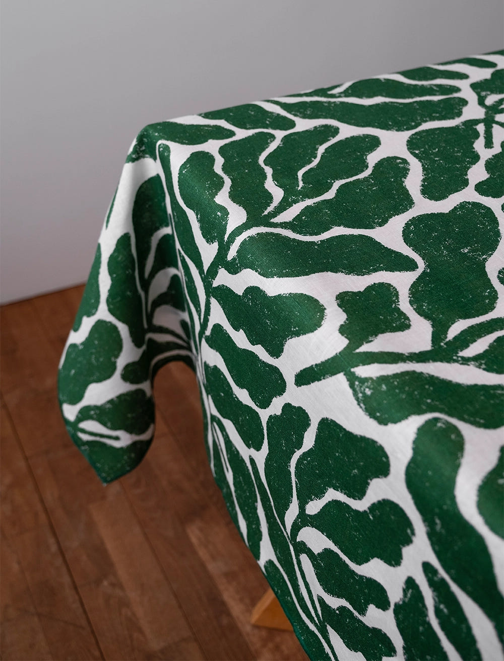 LEAVES LINEN TABLECLOTH, GREEN  - 147x147 cm
