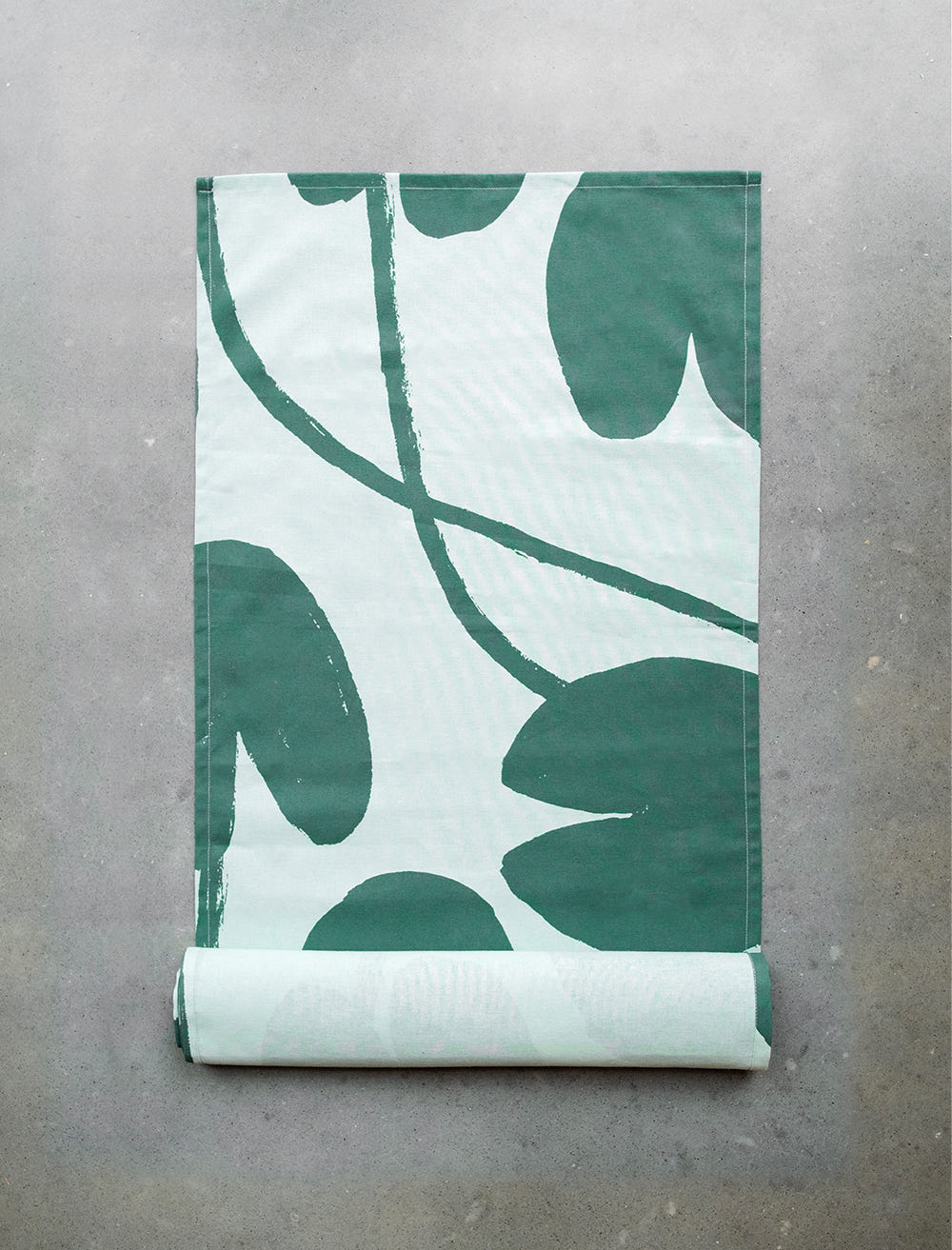 WATER LILIES TABLE RUNNER, GREEN