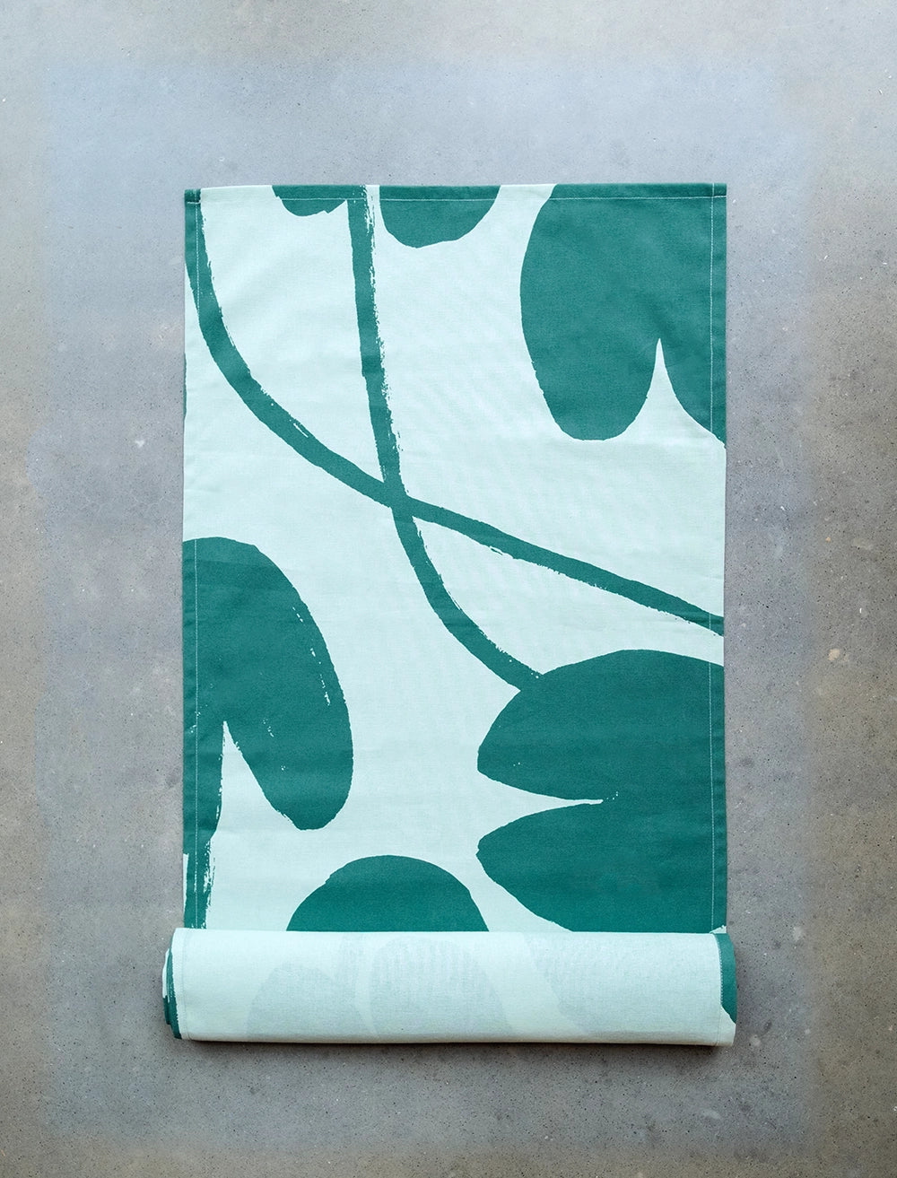 WATER LILIES TABLE RUNNER, GREEN