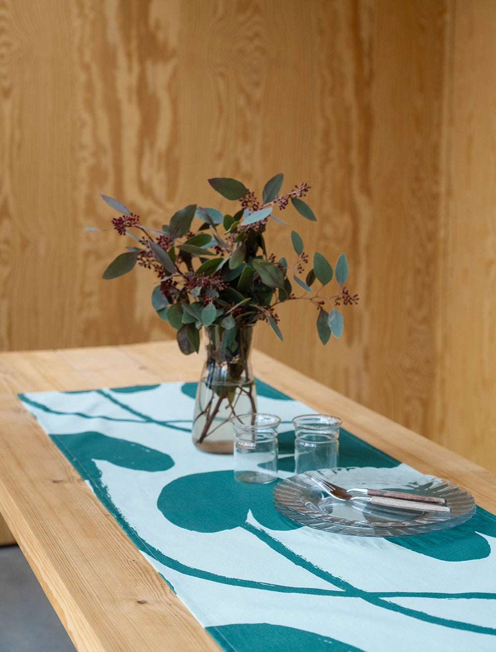 WATER LILIES TABLE RUNNER, GREEN