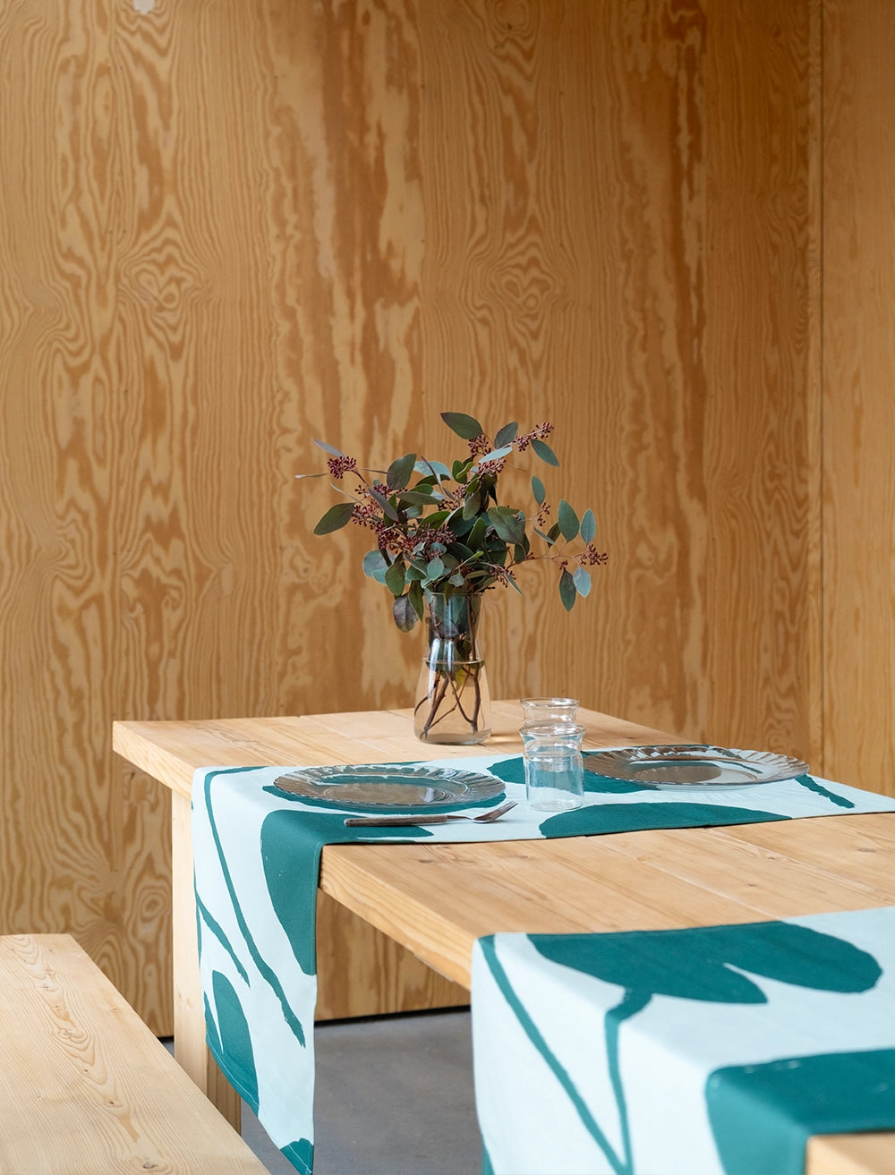 WATER LILIES TABLE RUNNER, GREEN