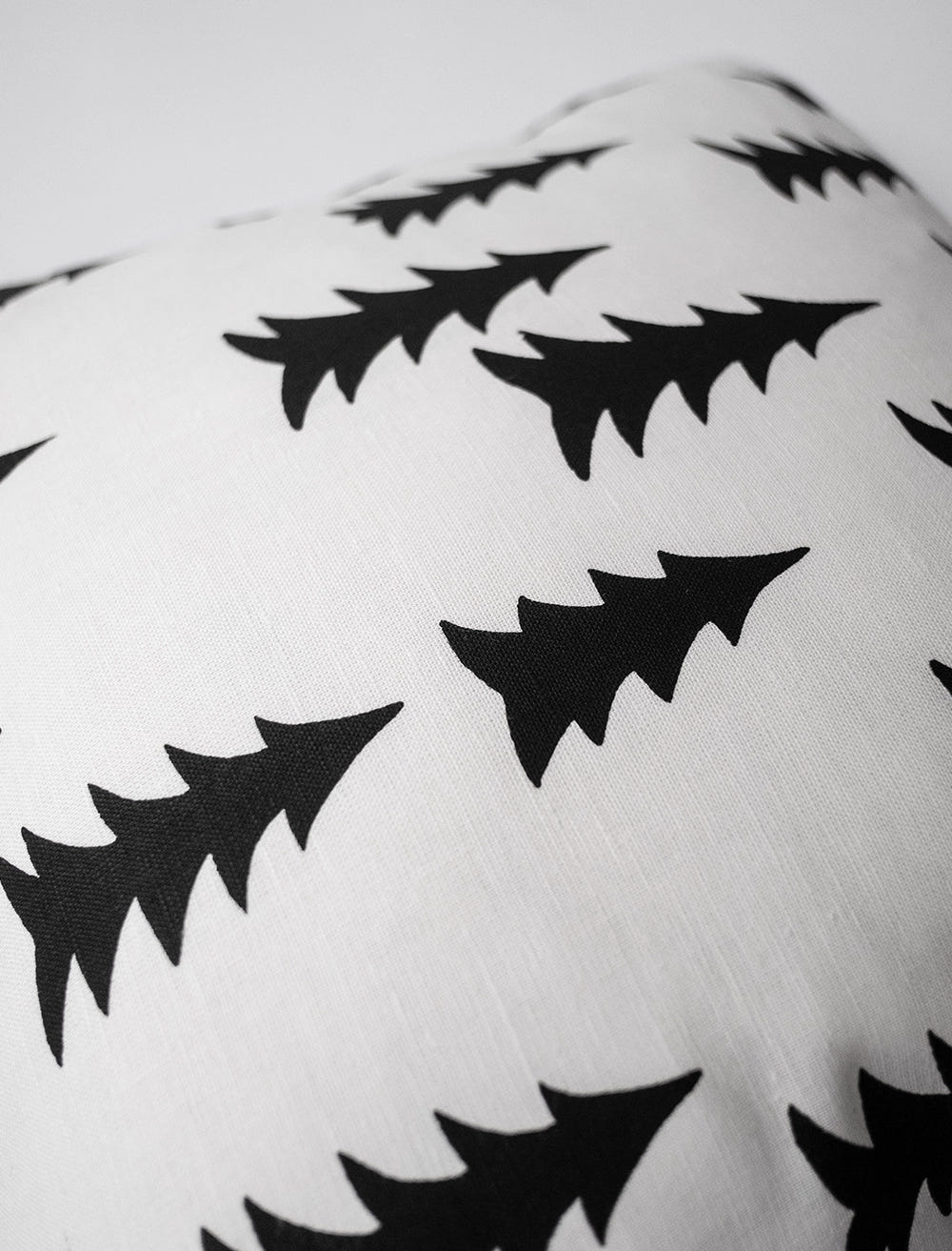 GRAN HALF LINEN CUSHION COVER, BLACK