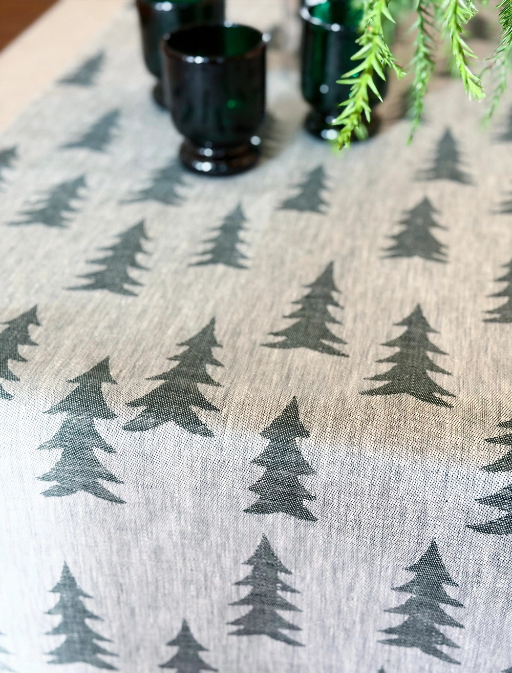 GRAN LINEN TABLE RUNNER, DARK GREEN