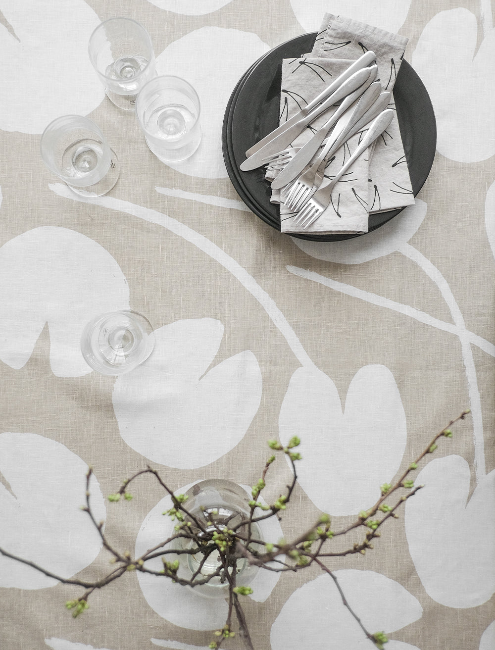 WATER LILIES DUK, SAND - 149×149 cm