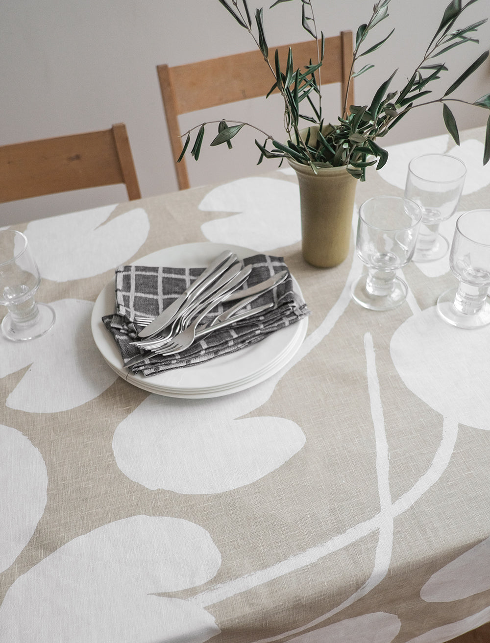 WATER LILIES DUK, SAND - 149×149 cm