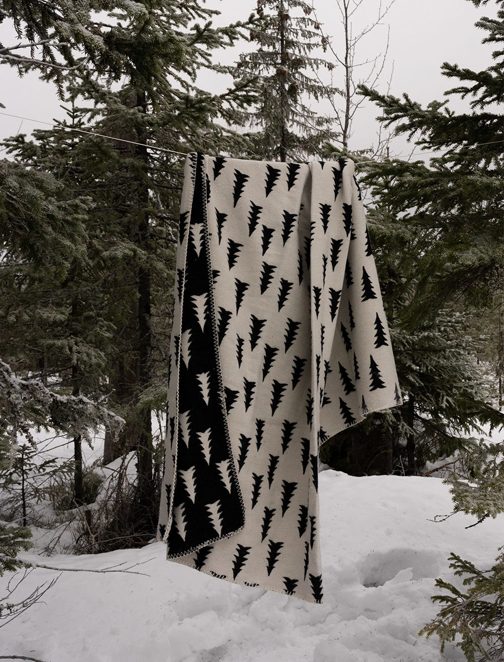 GRAN WOVEN BLANKET, BLACK/WHITE
