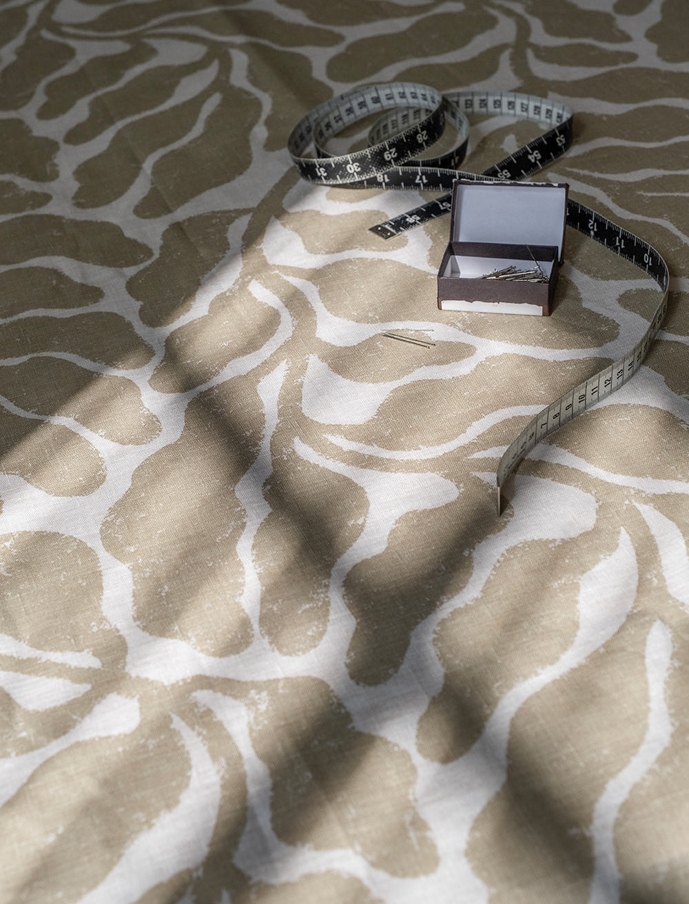 LEAVES LINEN FABRIC, SAND