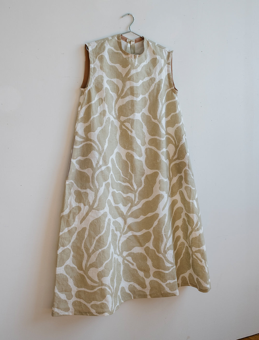 LEAVES METERVARA LINNE, SAND