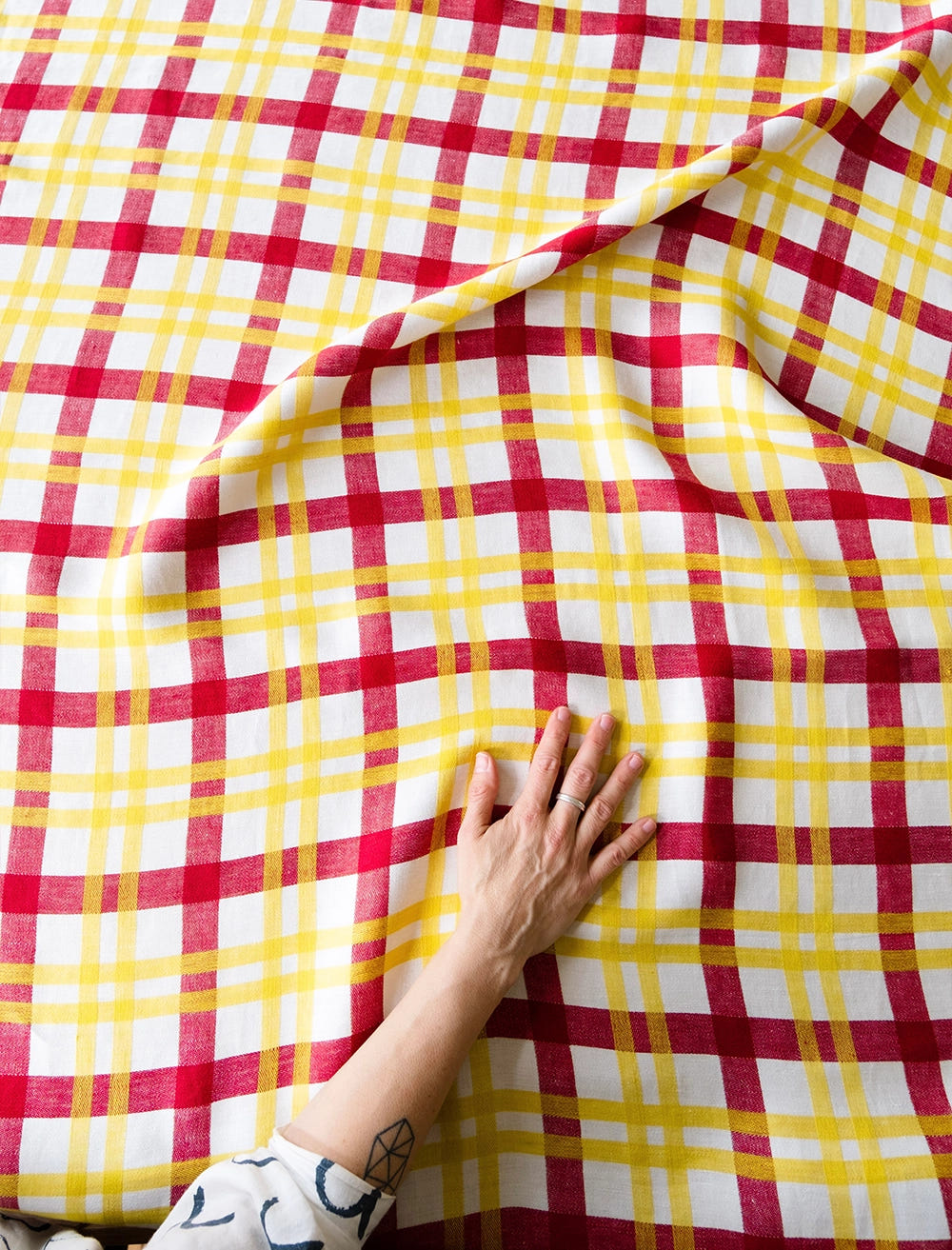 GRID VÄVD DUK, GUL - 147x147 CM