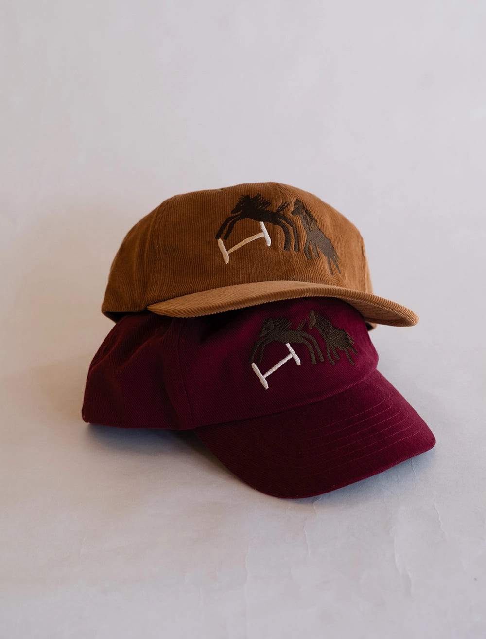 JUMPING HORSE CAP, CORDUROY CAMEL