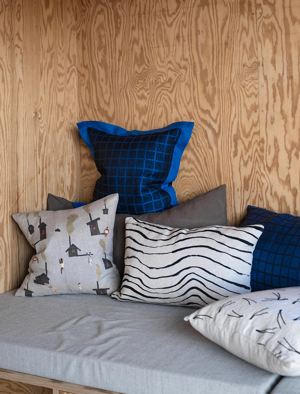 RUTIG LINEN CUSHION COVER, BLUE/BLACK 48x48 cm