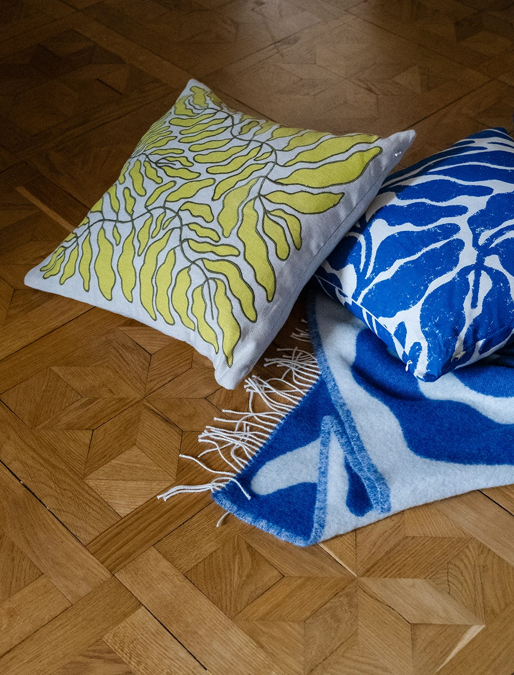 LEAVES EMBROIDERED CUSHION COVER, LIME