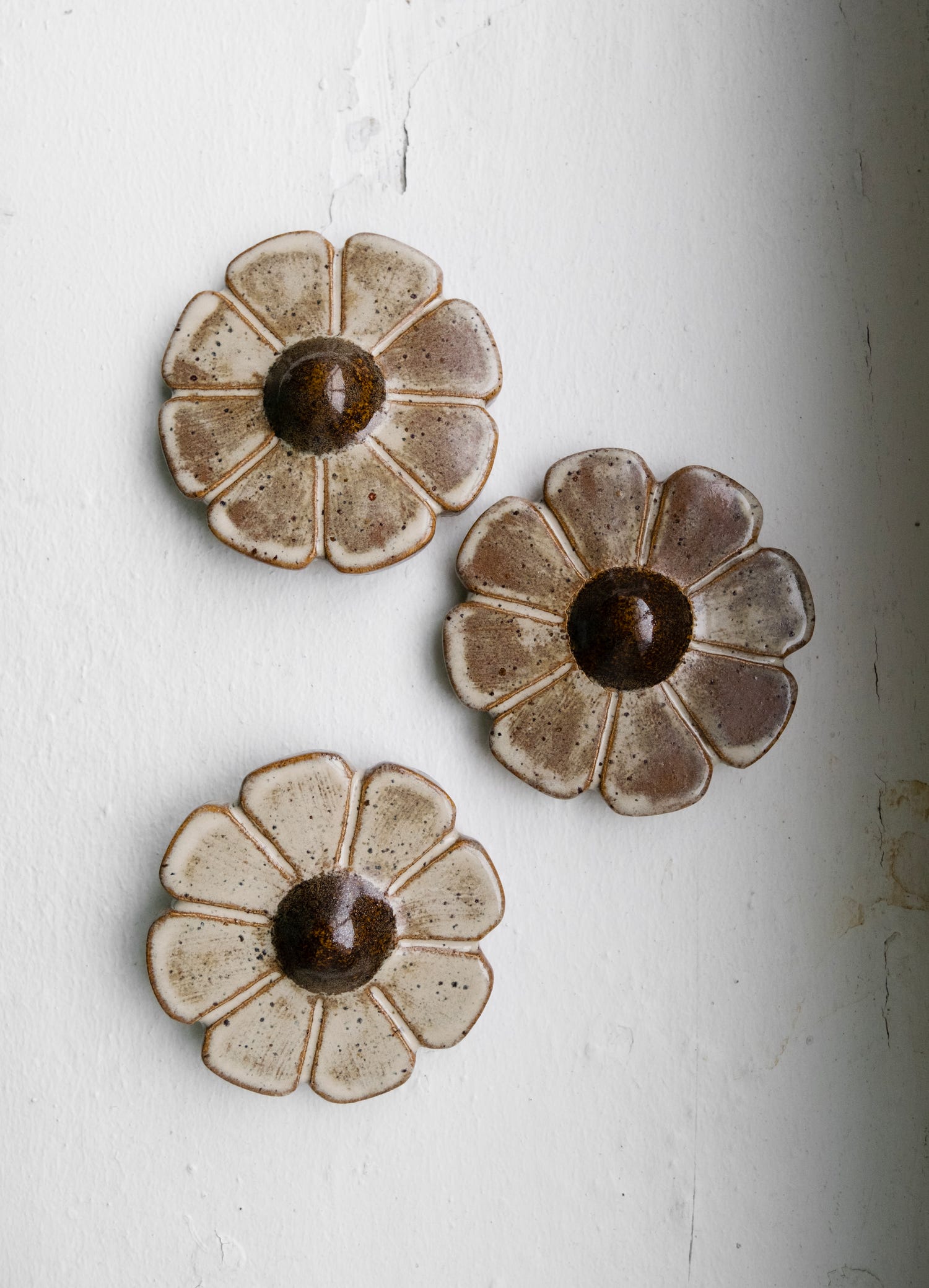 FLOWER WALL SCULPTURE, BROWN