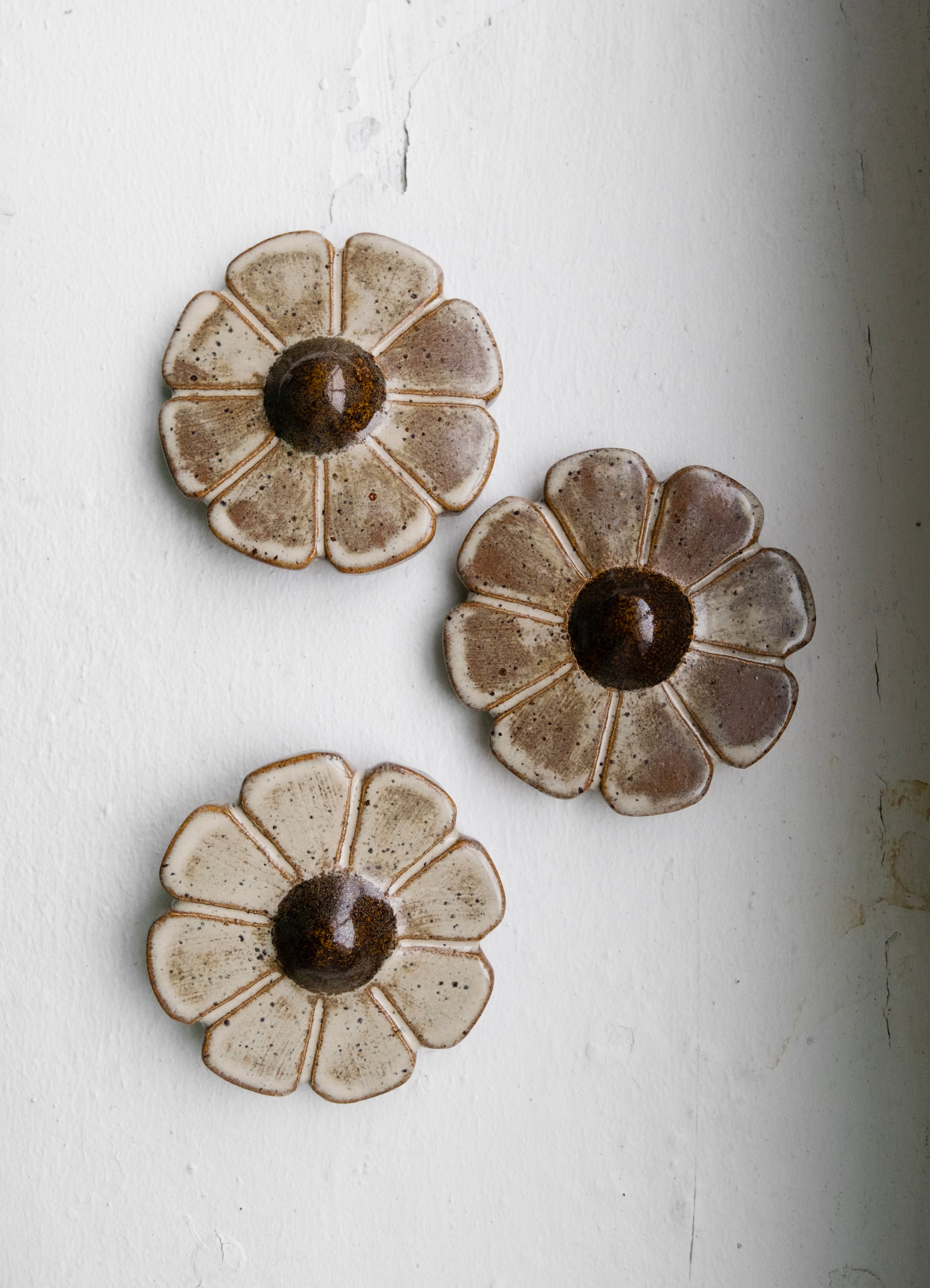 FLOWER WALL SCULPTURE, BROWN