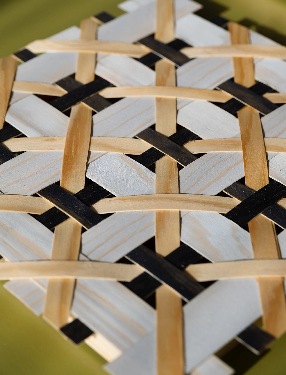 HOLZGEFLECHT, BLAUES HEXAGON