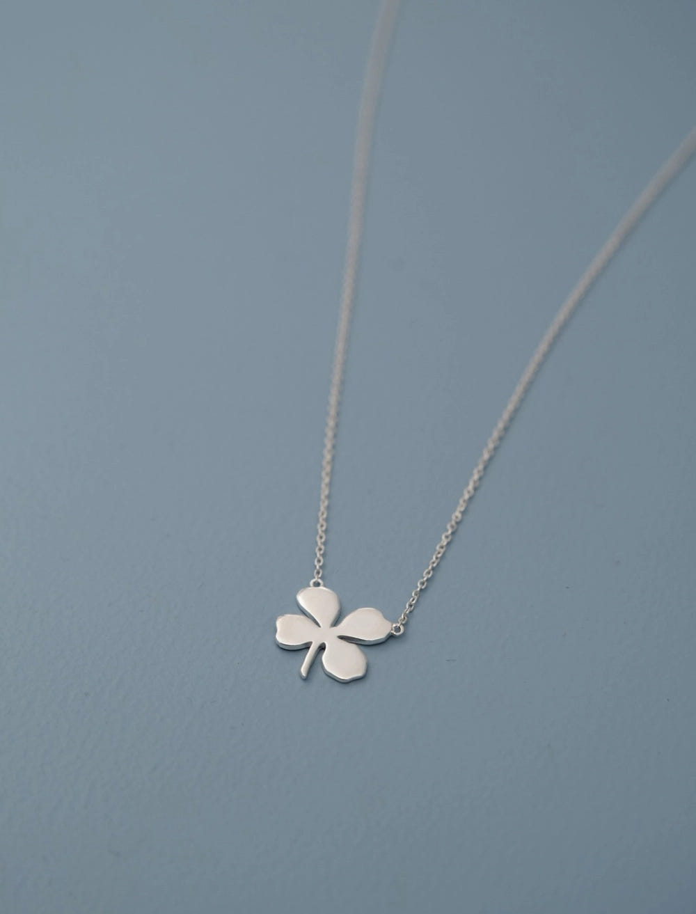 CLOVER NECKLACE, SILVER