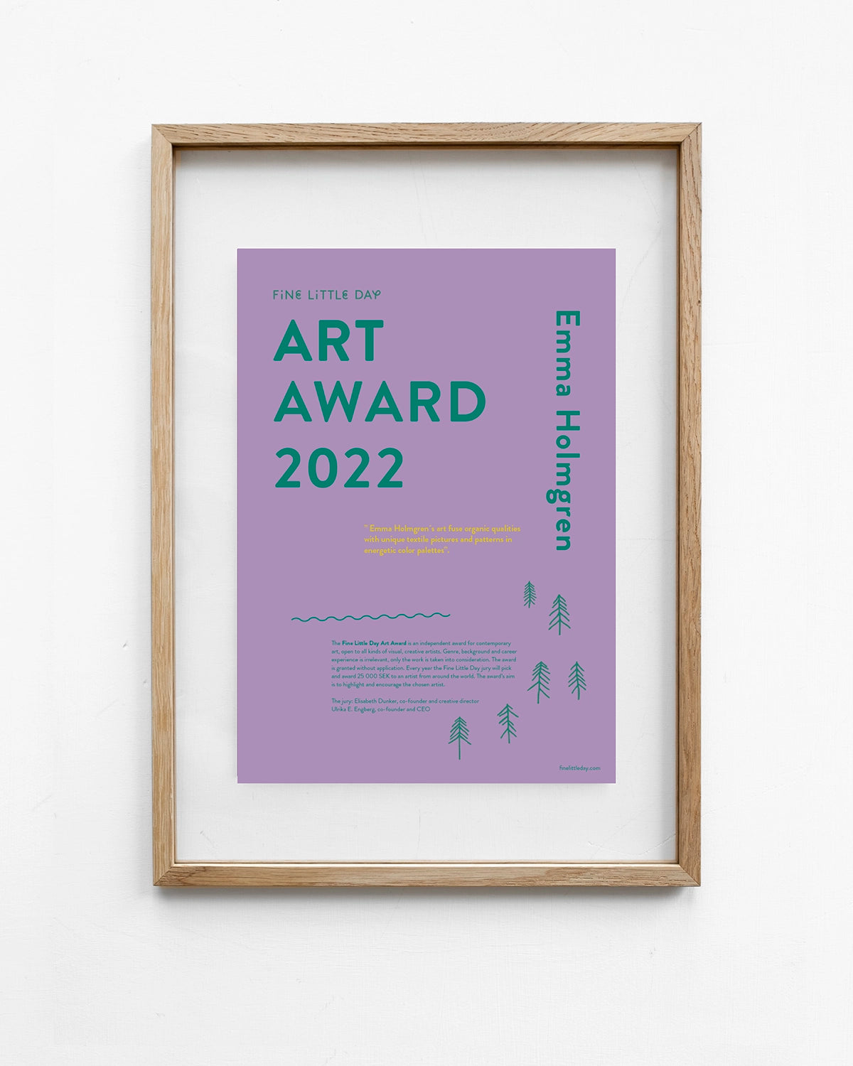 Diplom i träram för FLD Art Award 2022, ljuslila botten med grön och gul text.