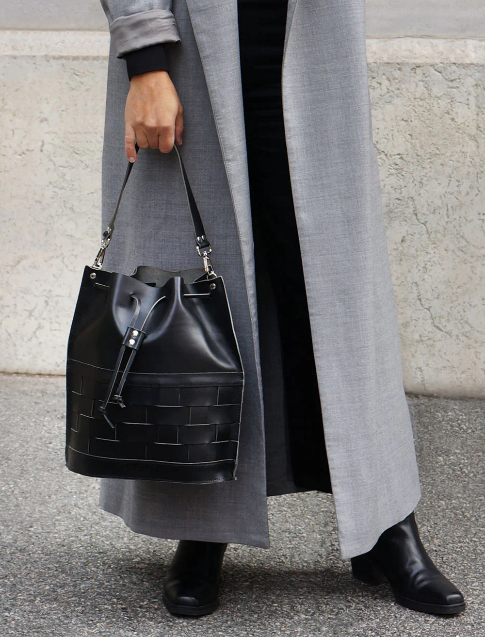 NÄVER BUCKET BAG - Black