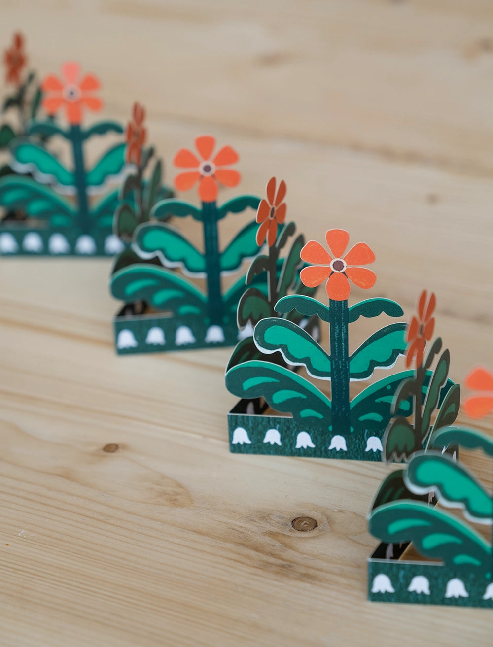 TRADITION FOLDED PAPER FRIEZE