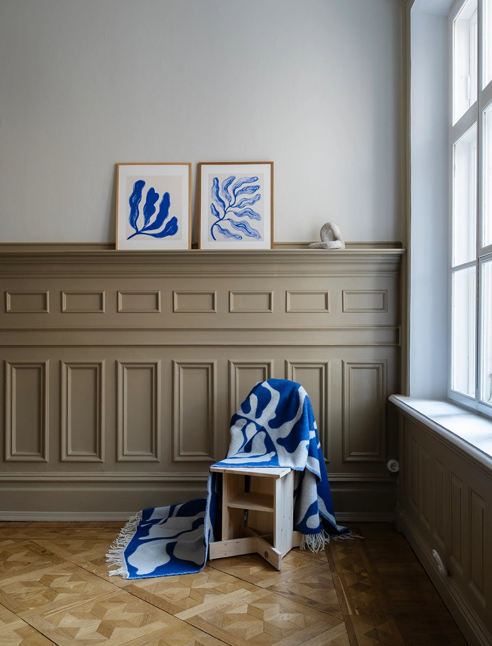 LEAVES LARGE WOOL BLANKET, BLUE/WHITE