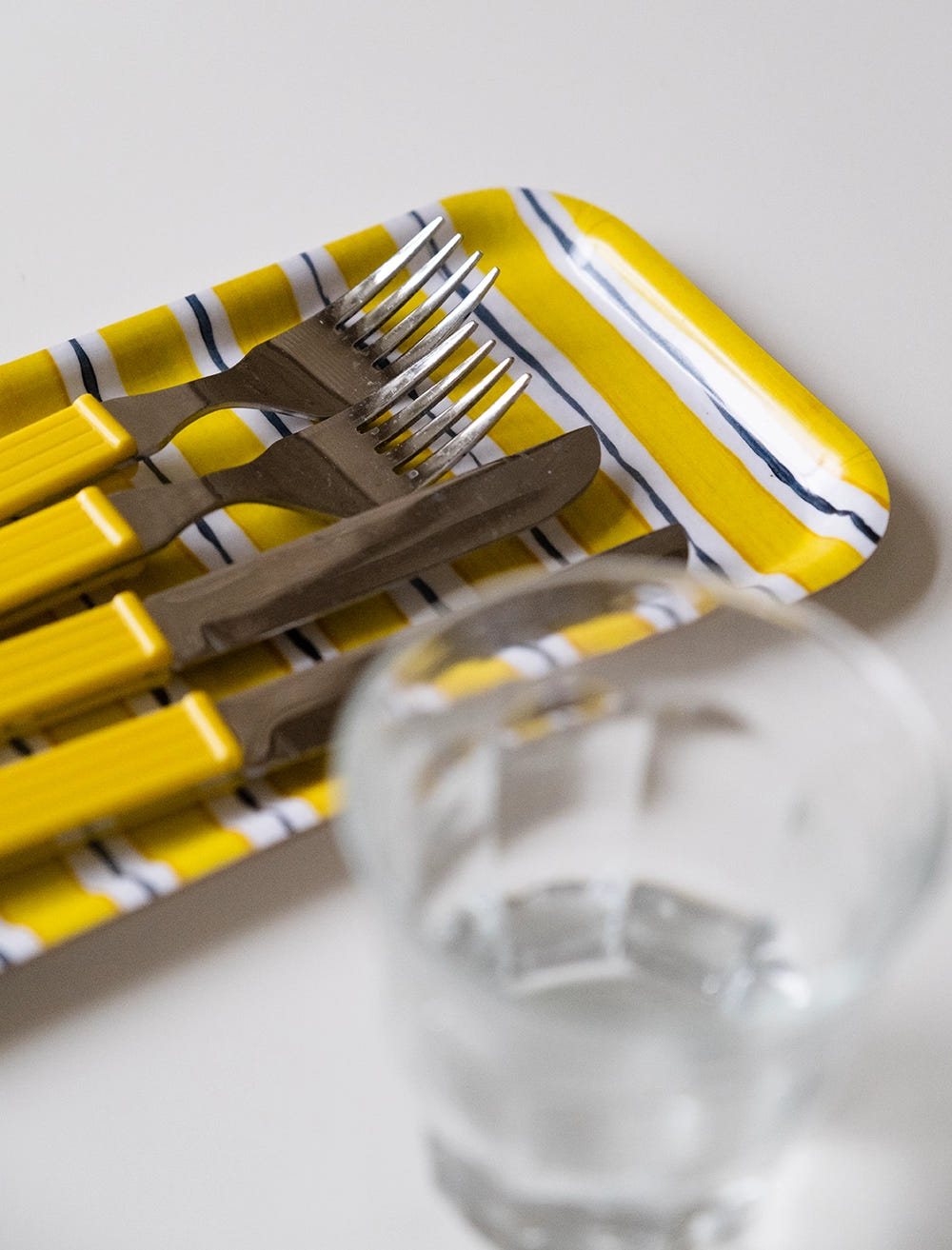 FOLKDRÄKTER BRICKA MINI, GUL/SVART