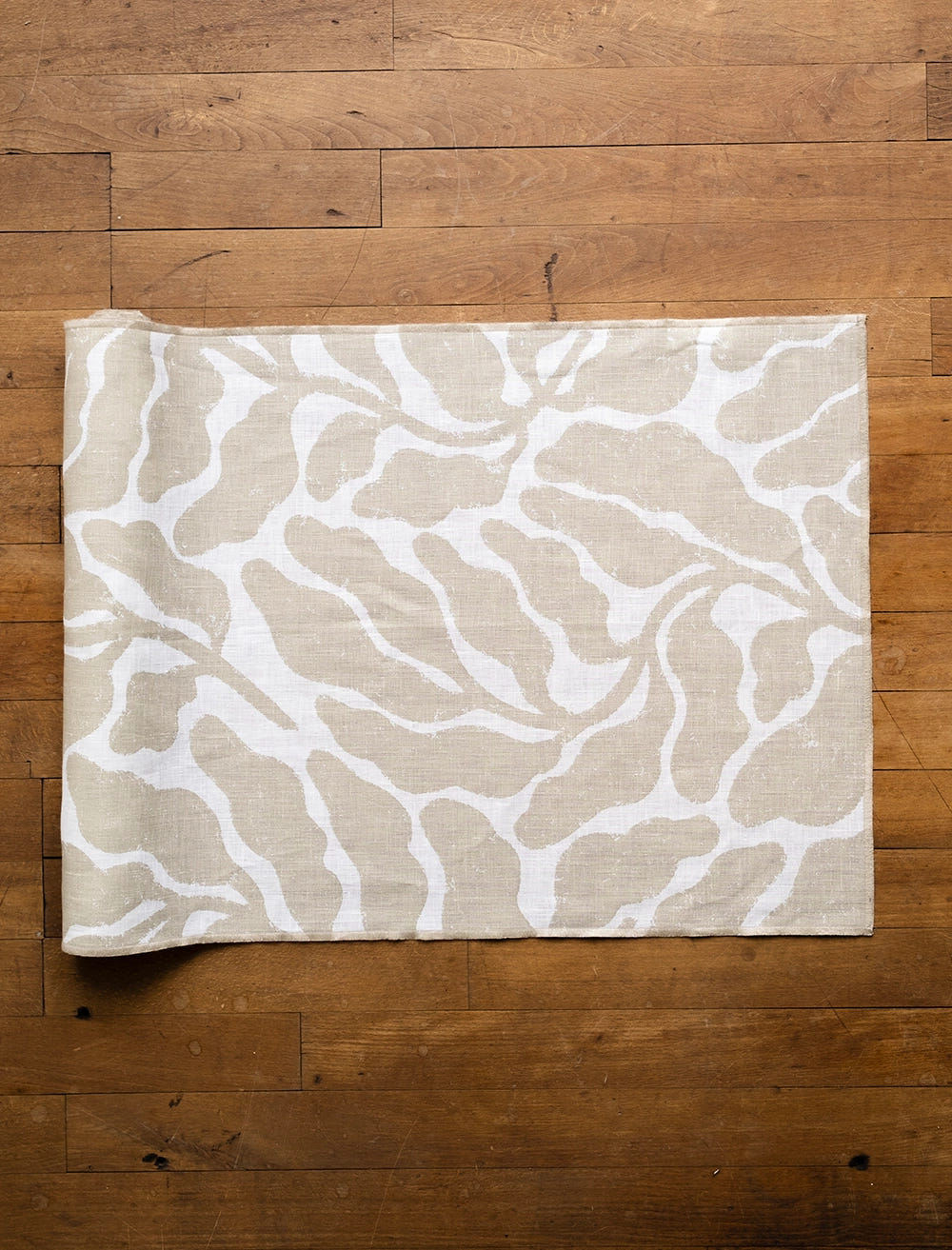 LEAVES LINEN TABLE RUNNER, SAND