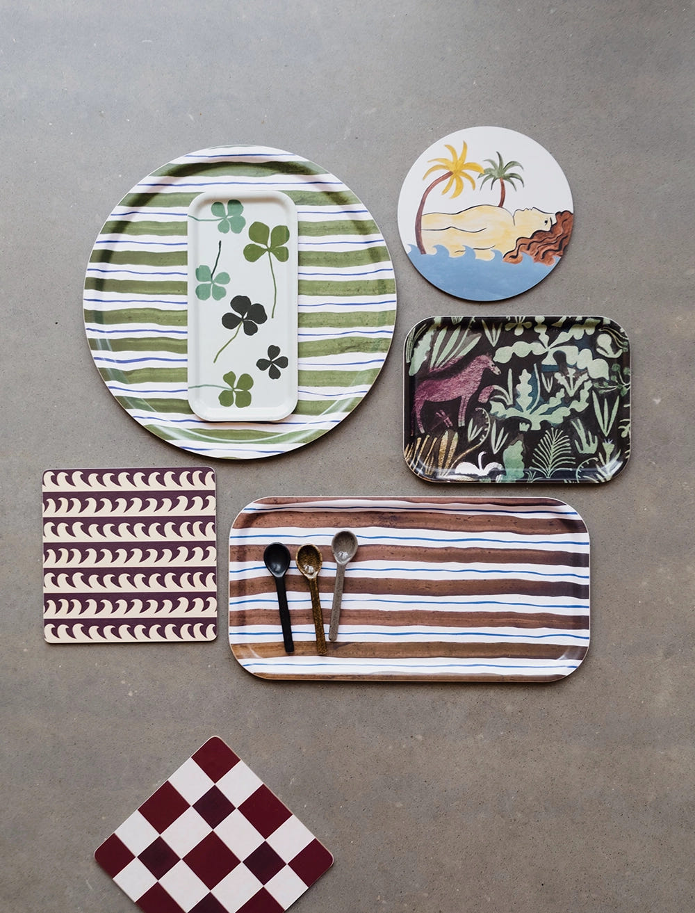 FOLKDRÄKTER BRICKA, BRUN/BLÅ