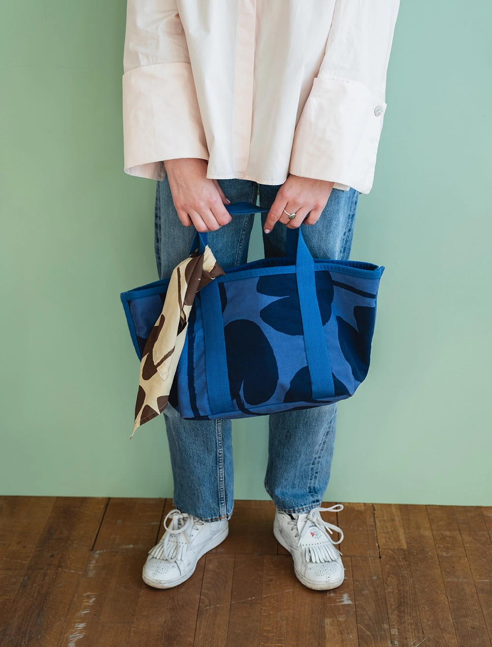 WATER LILIES CANVAS CARRY, BLÅ