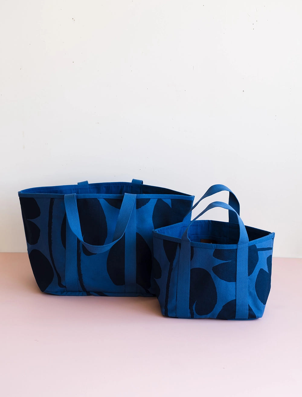 WATER LILIES CANVAS CARRY, BLÅ