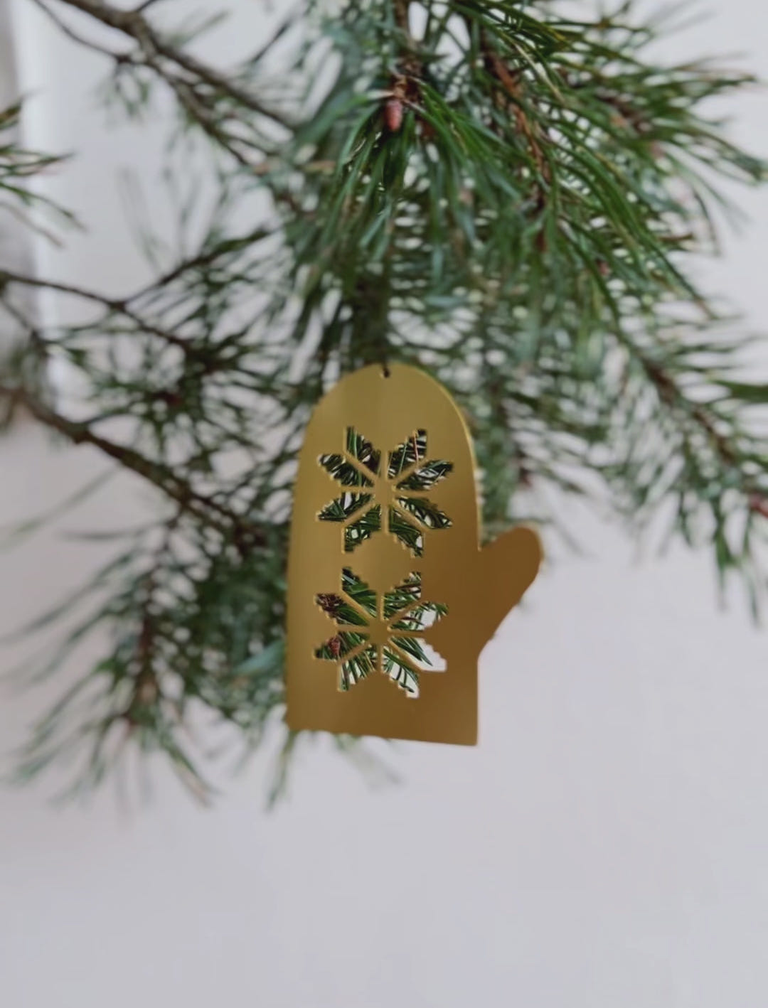 MITTEN ORNAMENT