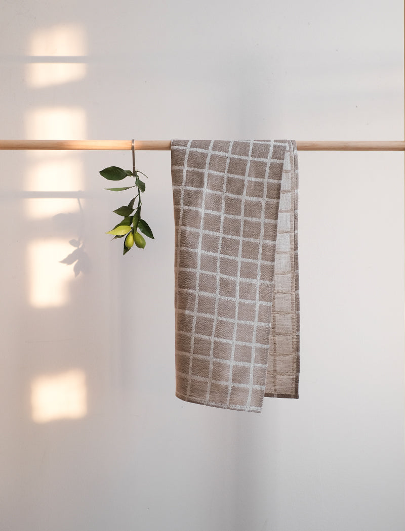 RUTIG JACQUARDVÄVD KÖKSHANDDUK, BRUN