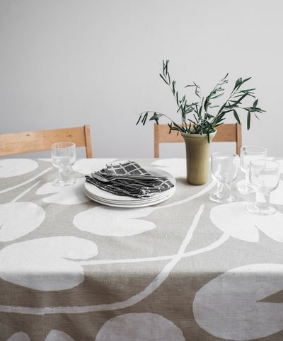 WATER LILIES DUK, SAND - 149×149 cm